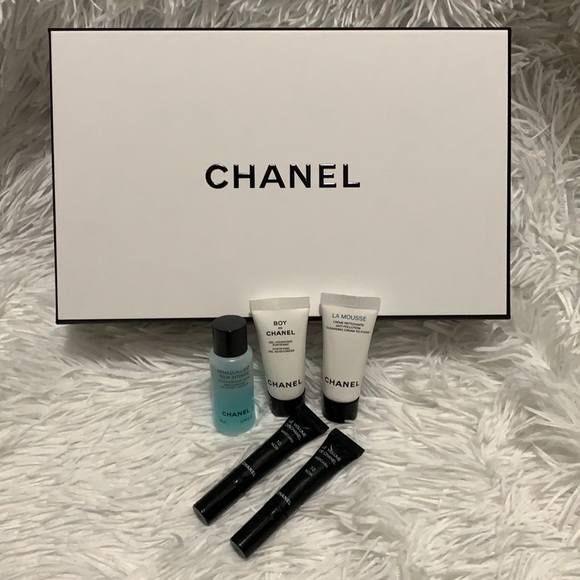 CHANEL Accessories - CHANEL gift box with free SAMPLES